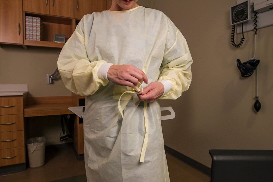 PDS dental gowns maximize protection and comfort for dentists and dental hygienists.